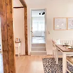 Апартаменты Suedwind - Beautiful Premium With 2 Bedrooms Near Rhine Falls & Zurich Airport In Klettgau