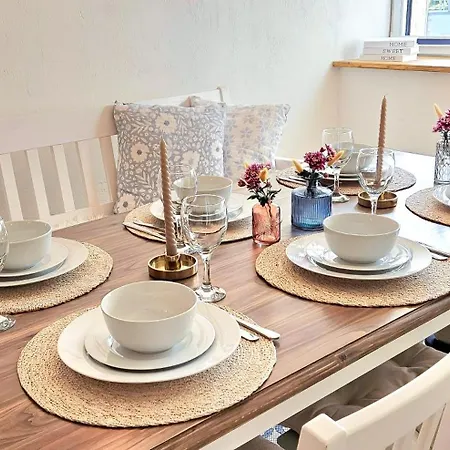 Suedwind - Beautiful Premium With 2 Bedrooms Near Rhine Falls & Zurich Airport In Klettgau Апартаменты Weisweil (Klettgau)