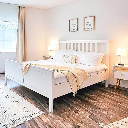 Suedwind - Beautiful Premium With 2 Bedrooms Near Rhine Falls & Zurich Airport In Klettgau Apartment Weisweil (Klettgau)