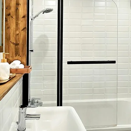 Suedwind - Beautiful Premium With 2 Bedrooms Near Rhine Falls & Zurich Airport In Klettgau דירה